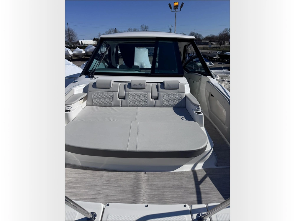 2025 Sea Ray Sundancer 320 alt