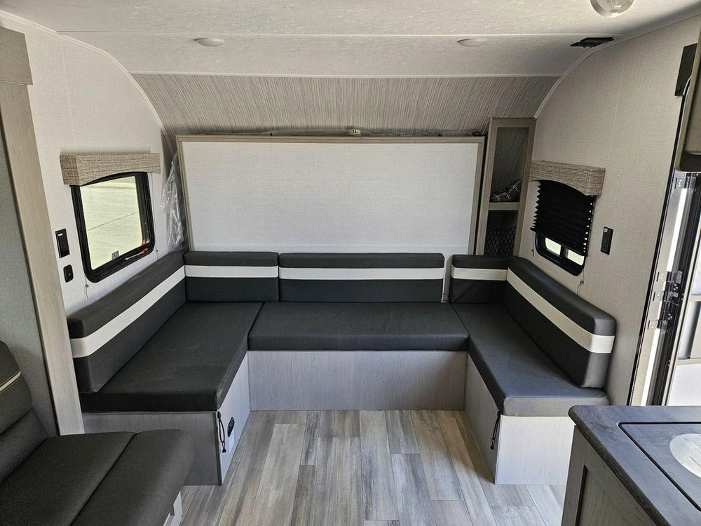 2023 Coachmen 17mbs alt