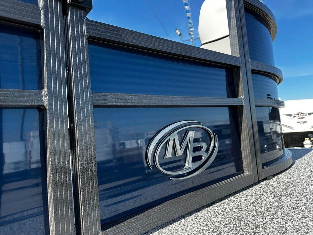 2025 Montego Bay 8518 Deluxe Cruising alt