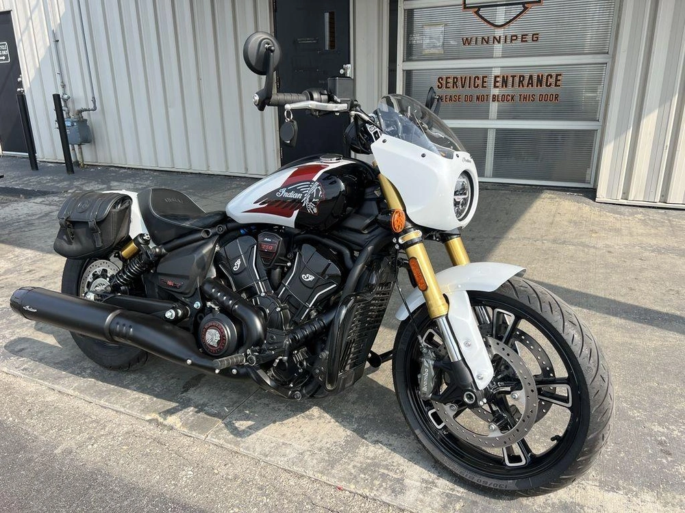 2025 Indian Motorcycle 101 Scout® Ghost White Metallic With Graphics alt