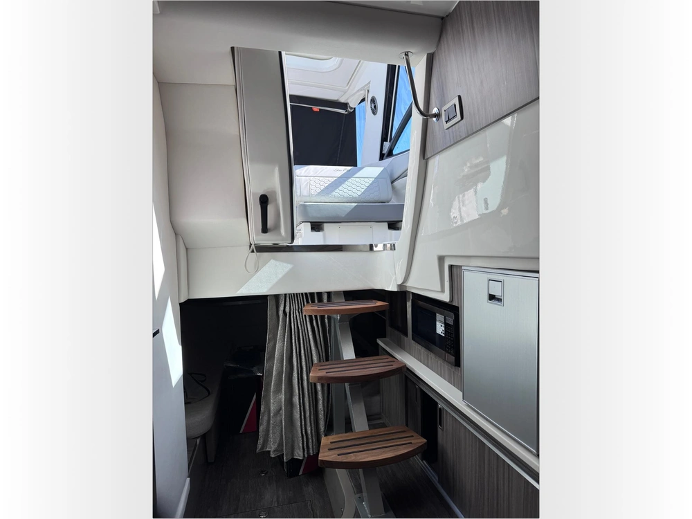 2025 Sea Ray Sundancer 320 alt