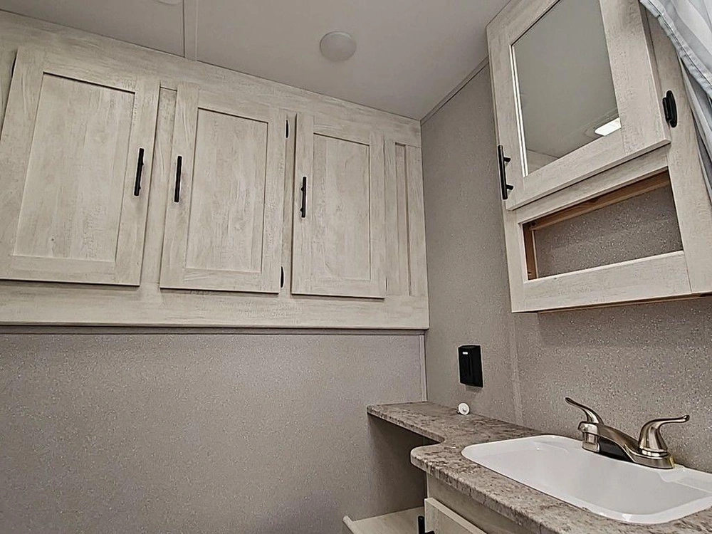 2022 Shasta 25rb alt