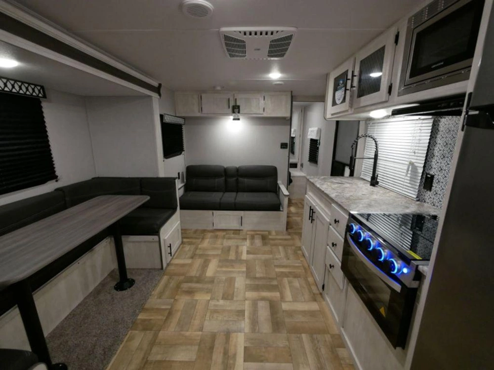 2022 Shasta 25rb alt