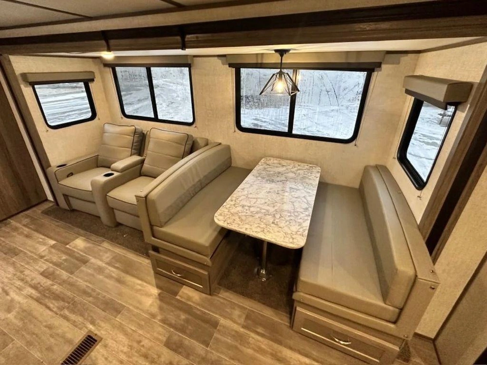 2025 Gulf Stream 28crb alt