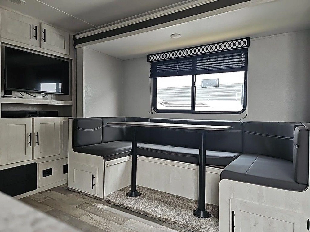 2022 Shasta 25rb alt