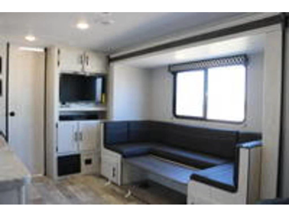 2022 Shasta 25rb alt