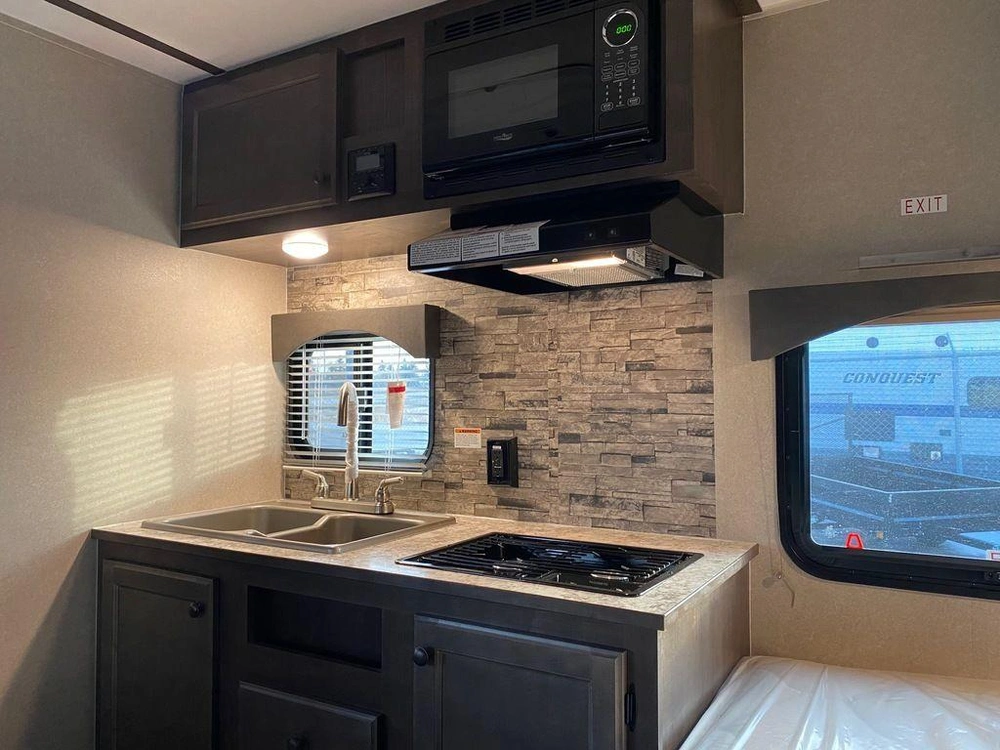 2023 Sunset Park Rv 16bh alt