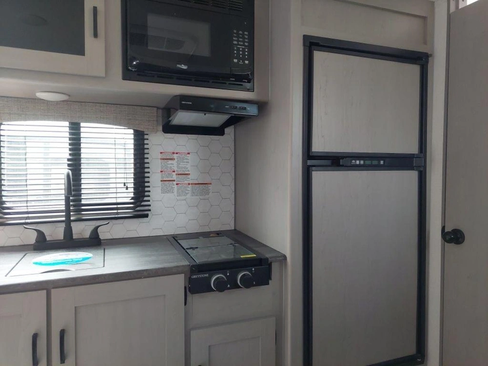 2023 Coachmen 18bhs alt