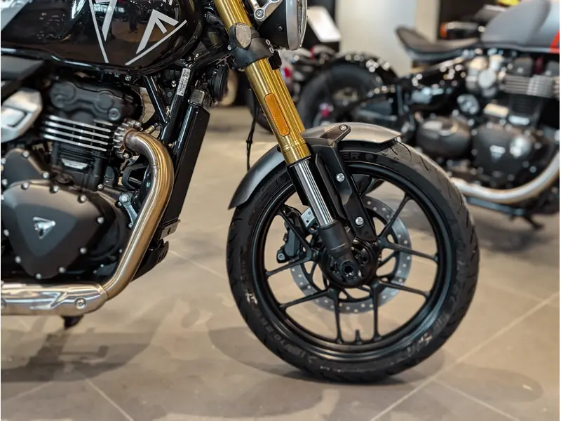 2024 Triumph Speed 400 // Phantom Black/Storm Grey