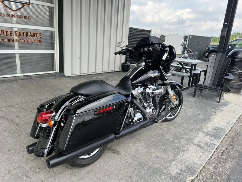 2017 Harley-Davidson FLHXS - Street Glide® Special thumbnail 3
