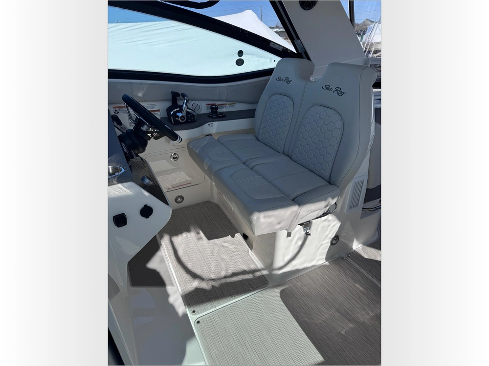 2025 Sea Ray Sundancer 320 alt
