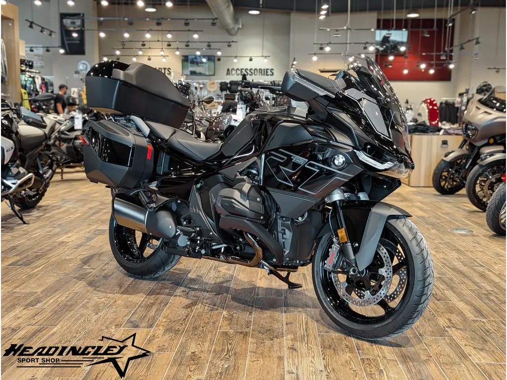 2026 BMW R 1300 RT // Triple Black 