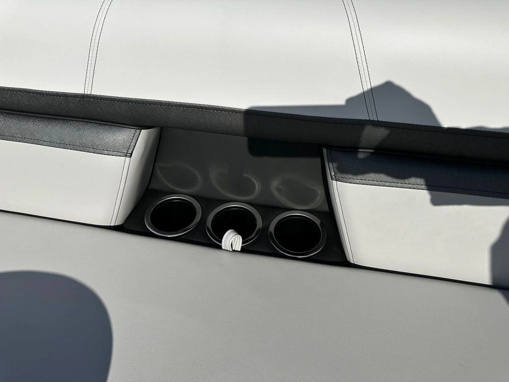 2025 Montego Bay 8518 Deluxe Cruising alt