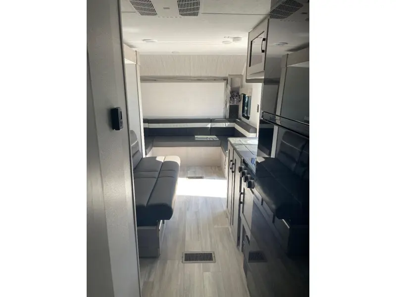 2023 Coachmen 252DBUS thumbnail 25