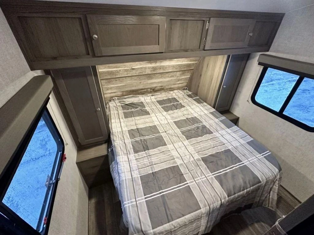 2025 Gulf Stream 28crb alt