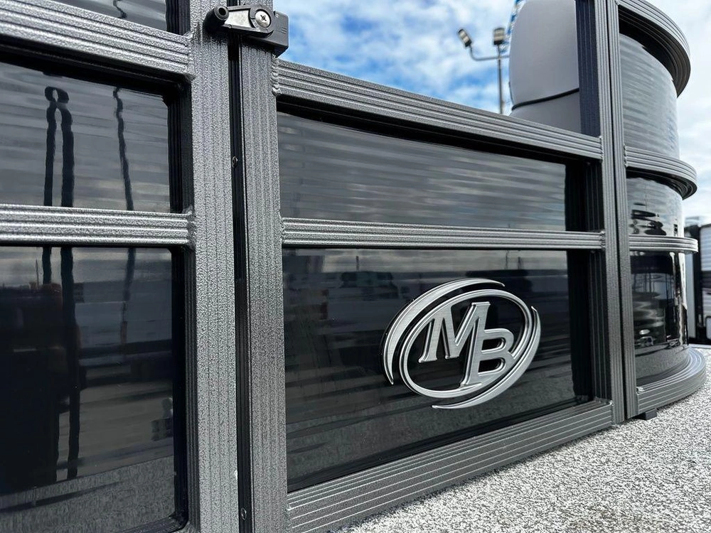 2025 Montego Bay 8518 Deluxe Cruising alt