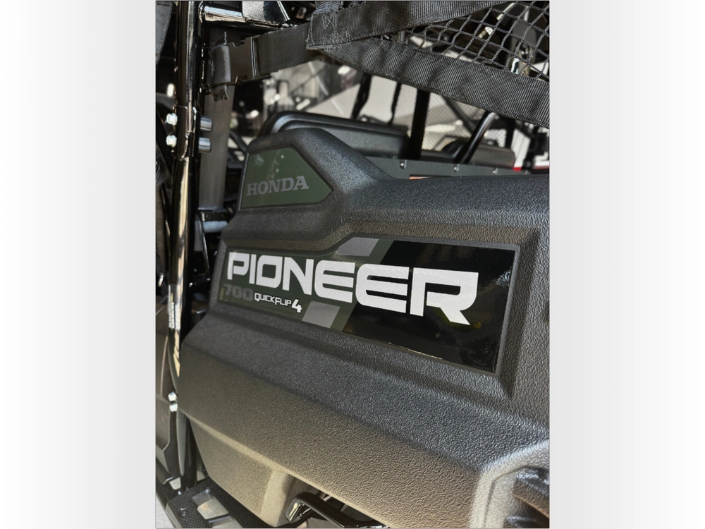 2025 Honda Pioneer 700 - 4p Dlx $500 Rebate alt