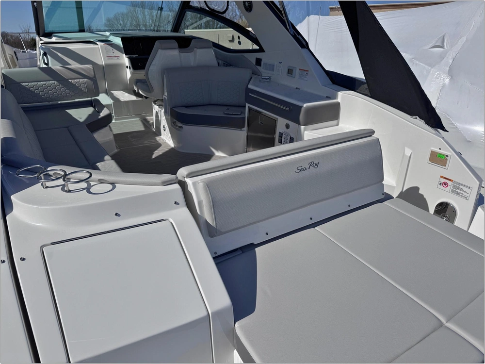 2025 Sea Ray Sundancer 320 alt