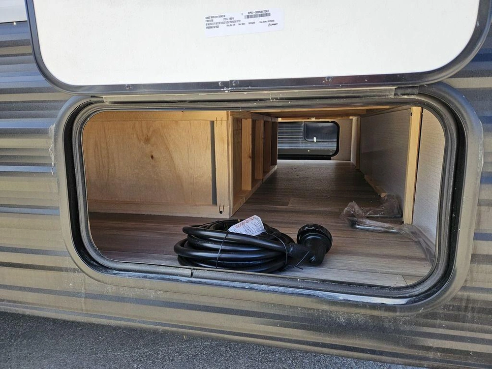 2023 Coachmen 17mbs alt