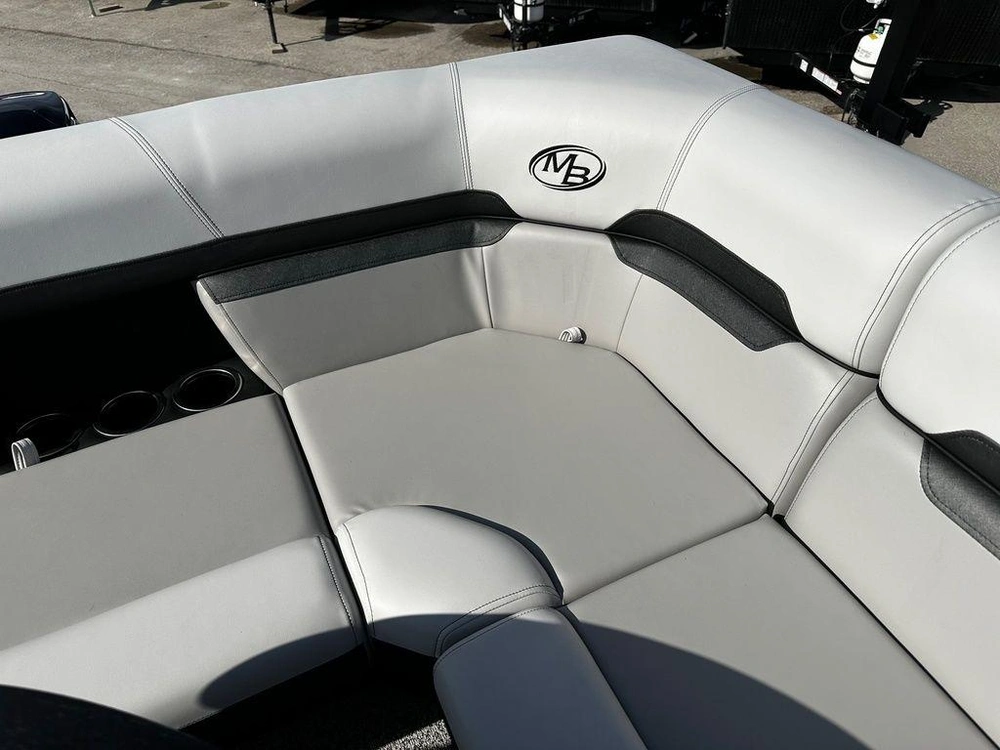 2025 Montego Bay 8518 Deluxe Cruising alt