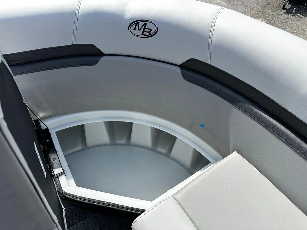 2025 Montego Bay 8520 Deluxe Cruising Pontoon alt