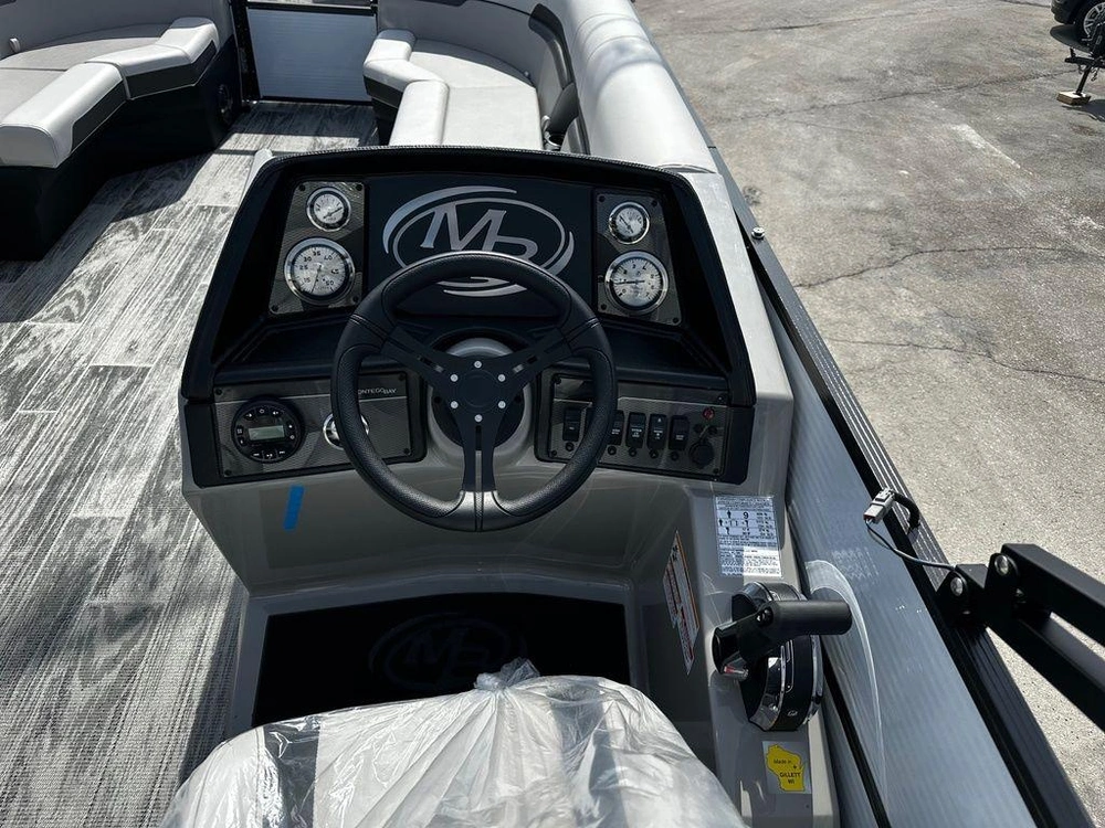2025 Montego Bay 8520 Deluxe Cruising Pontoon alt