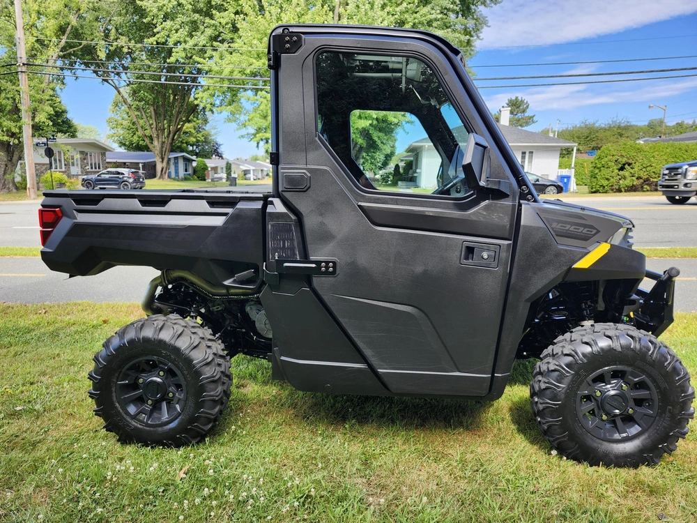 Polaris Ranger 1000 Premium Cabine Comparable À Can-am Defender, Honda Pioneer Et Yamaha Viking 2025 alt