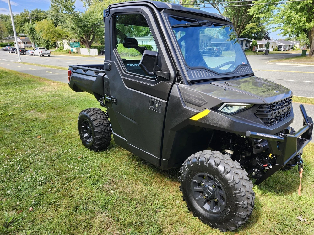 Polaris Ranger 1000 Premium Cabine Comparable À Can-am Defender, Honda Pioneer Et Yamaha Viking 2025 alt