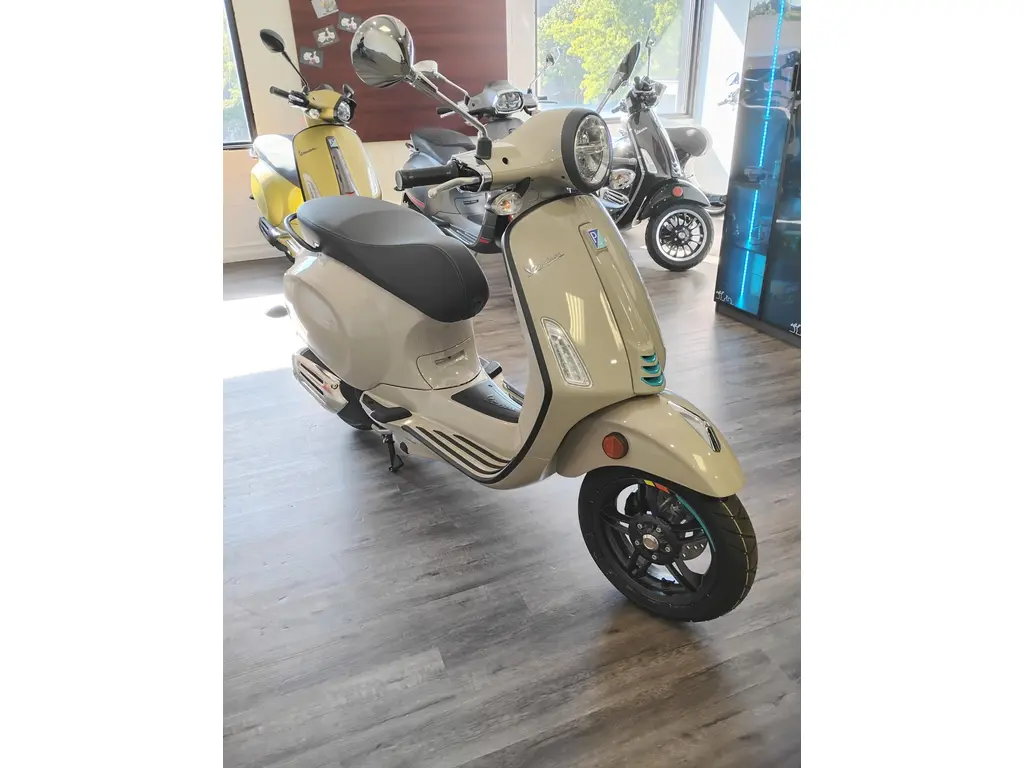 Vespa Primavera 50 SPORT 2025 neuf à Laval Laval Moto