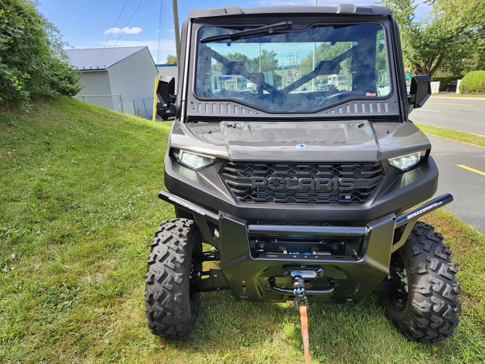 Polaris Ranger 1000 Premium Cabine Comparable À Can-am Defender, Honda Pioneer Et Yamaha Viking 2025 alt