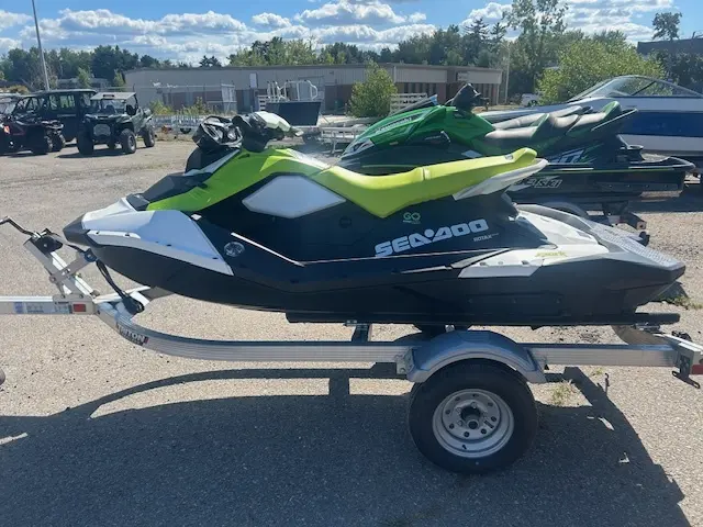 2023 Sea-Doo SPARK 3UP IBR & CONVENIENCE PACKAGE PLUS (SOUND SY