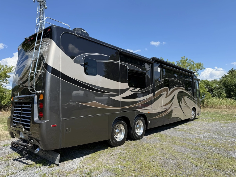 Entegra Coach Aspire 42rbq 2011 alt