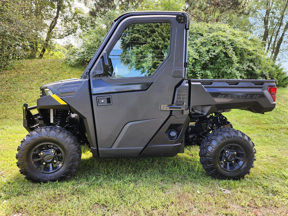 Polaris Ranger 1000 Premium Cabine Comparable À Can-am Defender, Honda Pioneer Et Yamaha Viking 2025 alt
