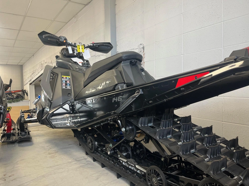 2025 Polaris Boost Switchback Assault 146 alt