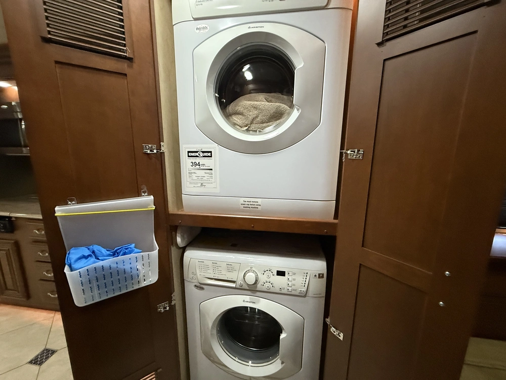 Entegra Coach Aspire 42rbq 2011 alt