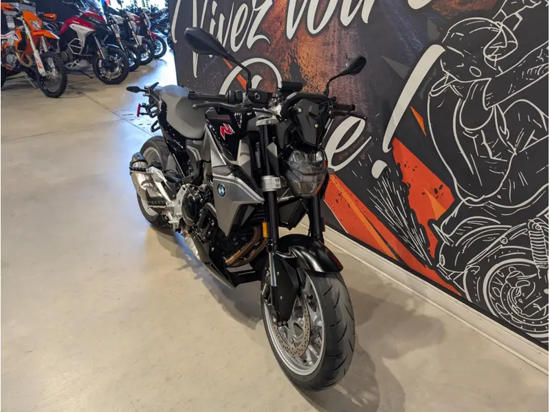 2022 BMW F900R thumbnail 8