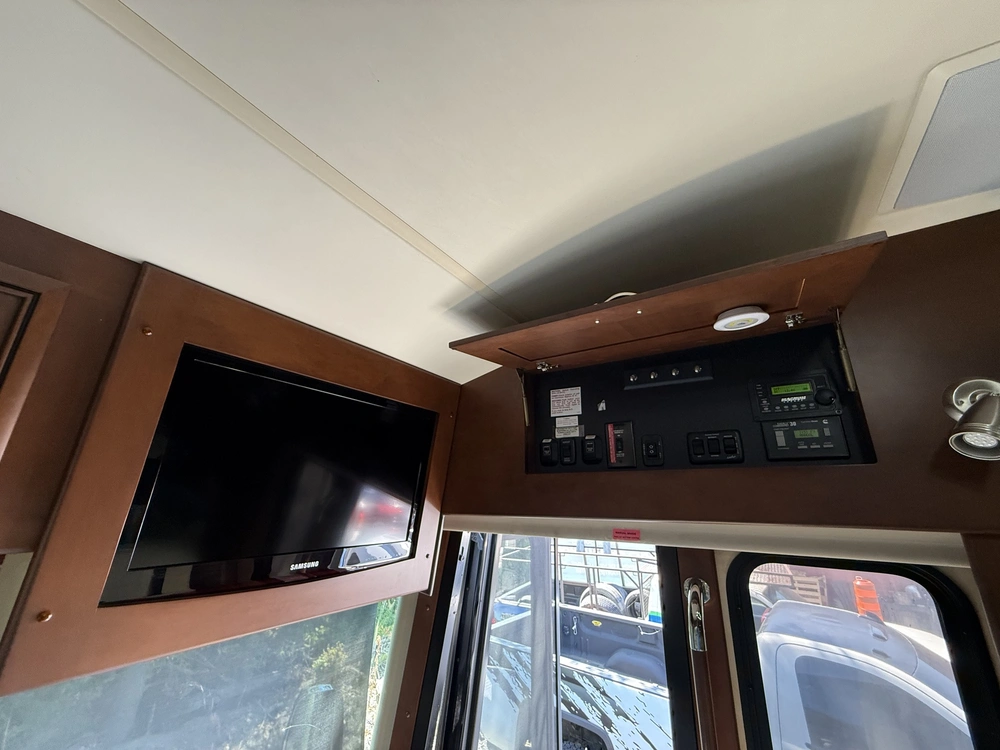 Entegra Coach Aspire 42rbq 2011 alt