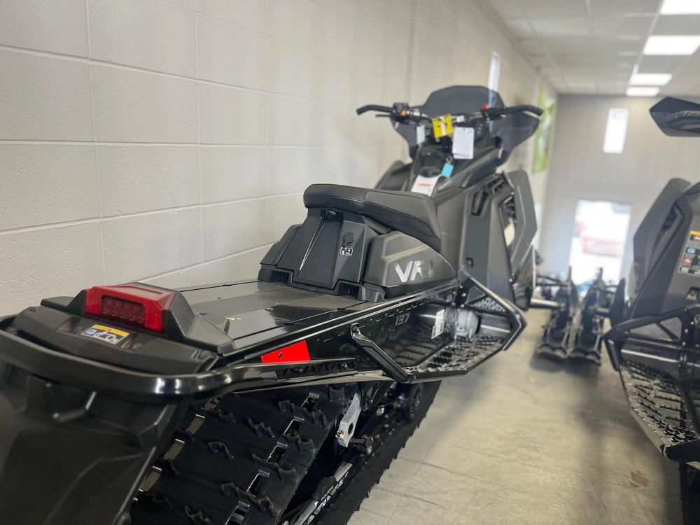 2025 Polaris Boost Indy Vr1 137 alt