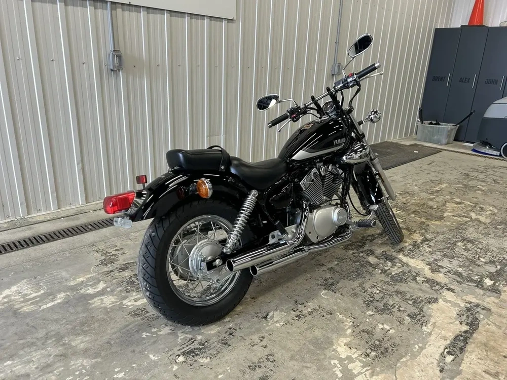 2022 Yamaha V Star 250 alt