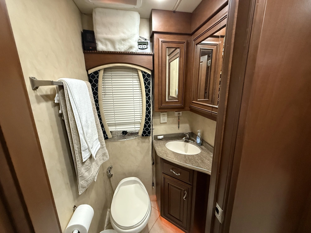 Entegra Coach Aspire 42rbq 2011 alt