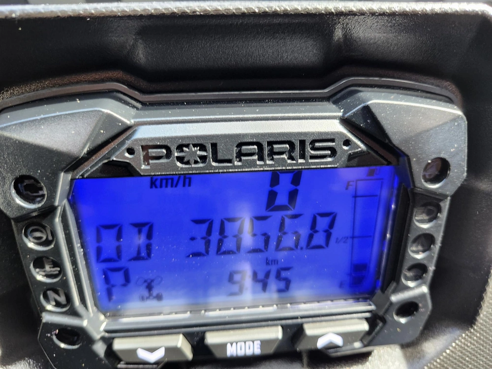 Polaris Ranger 1000 Premium Cabine Comparable À Can-am Defender, Honda Pioneer Et Yamaha Viking 2025 alt
