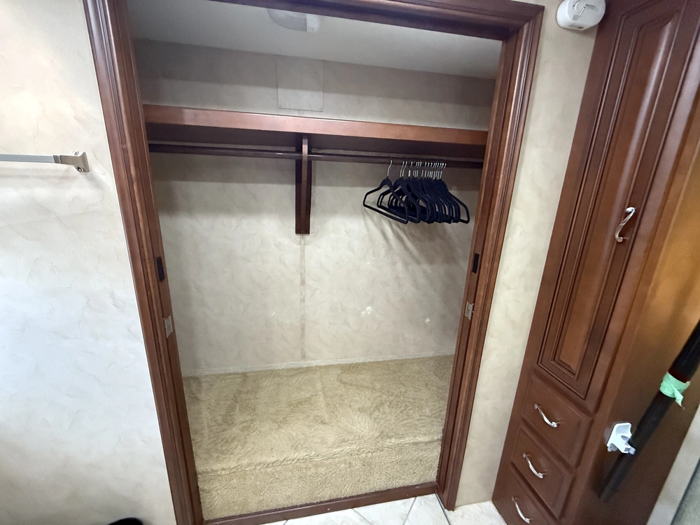 Entegra Coach Aspire 42rbq 2011 alt