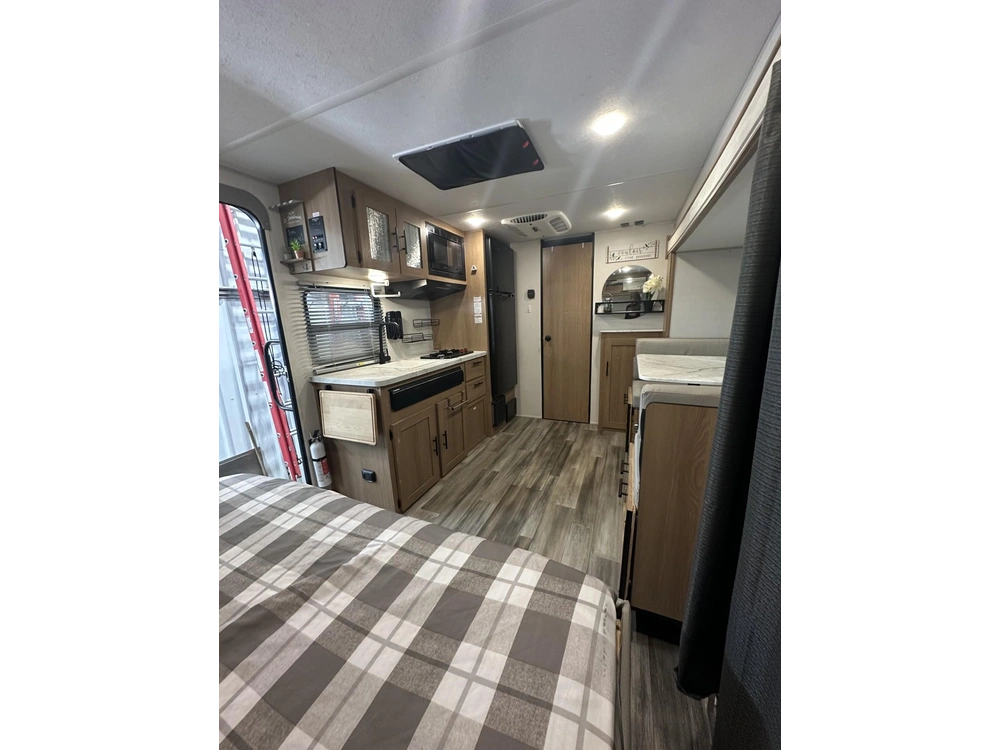 2022 Prime Time Avenger 17fqs alt