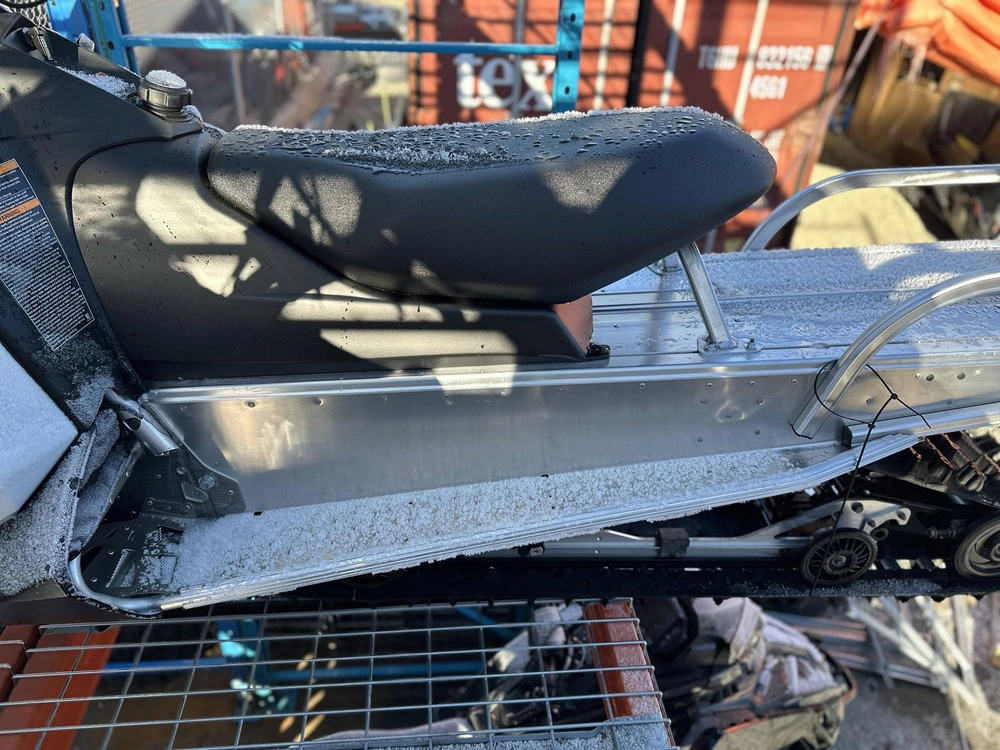 2024 Polaris 550 Voyageur 155 - White Lightning alt