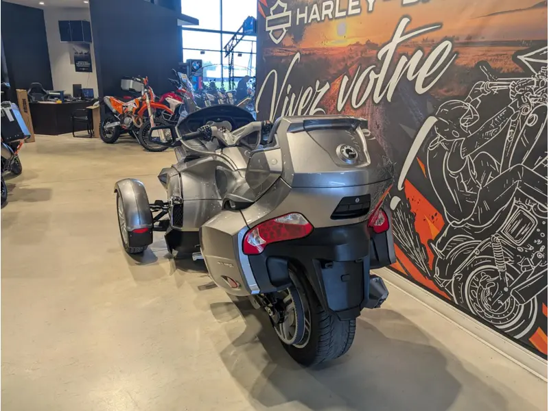 2011 Can-Am Spyder RT