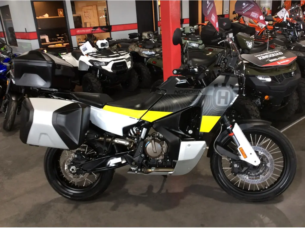 2023 HUSQVARNA NORDEN 901