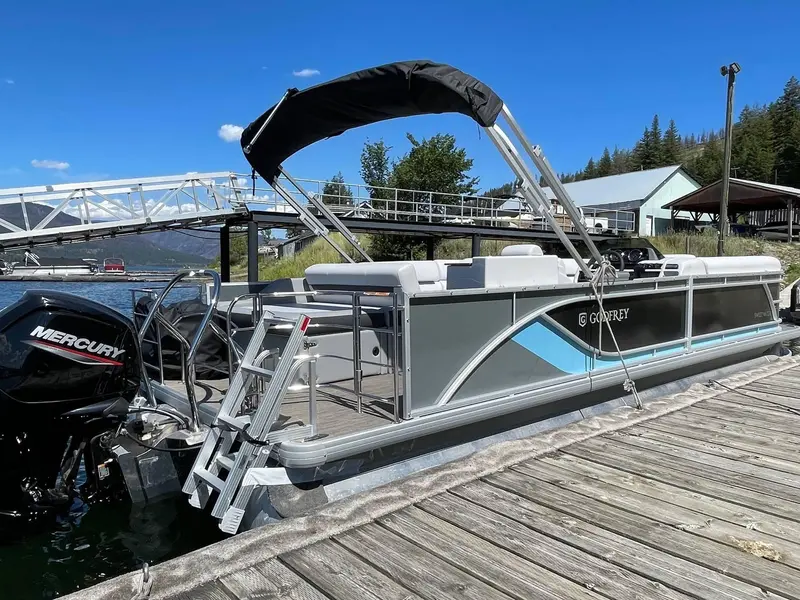 Godfrey Marine MC235DFL 2024