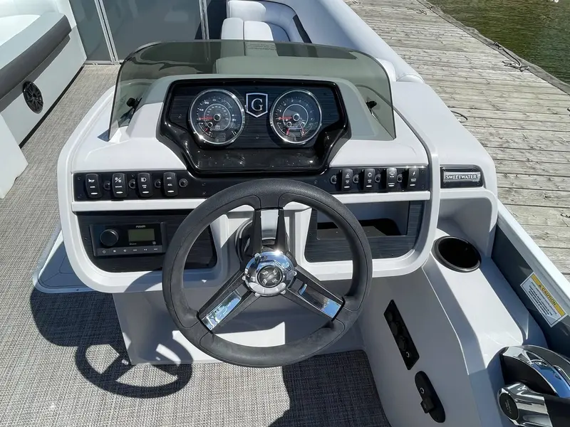 Godfrey Marine MC235DFL 2024