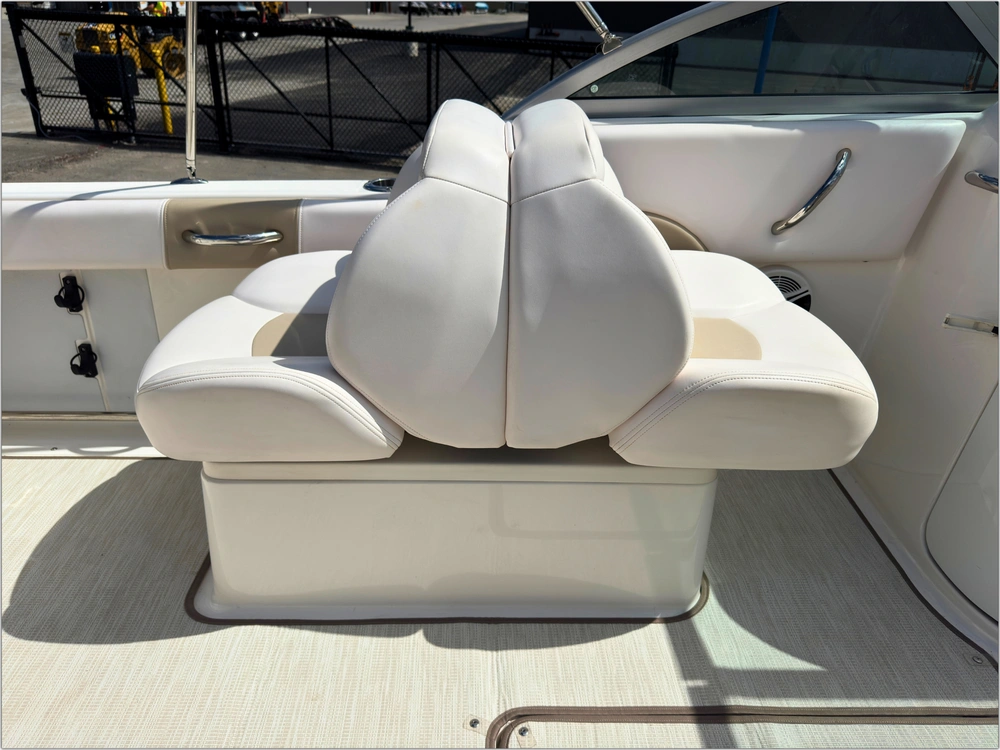 2018 Robalo R227 alt
