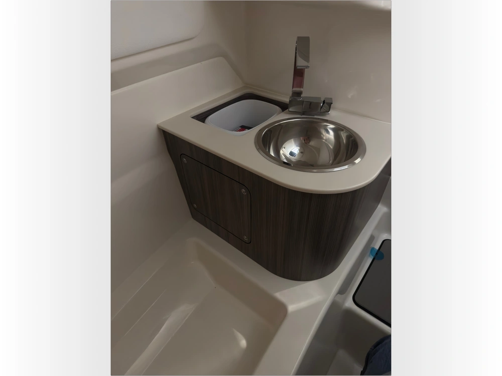 2026 Sea Ray Sdx 250 Outboard alt